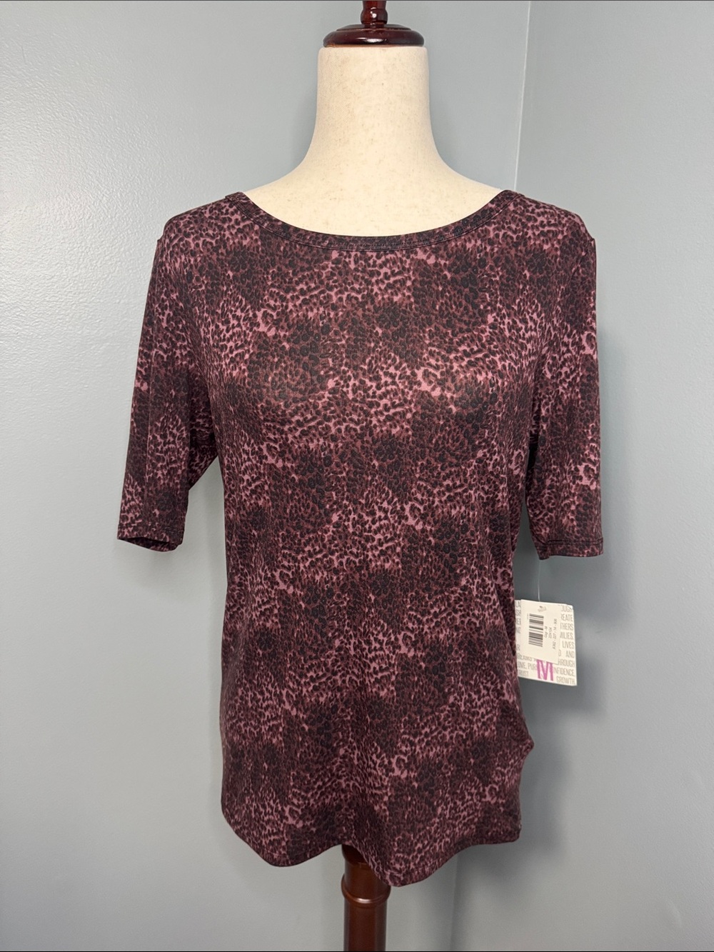 NWT LuLaRoe Women’s Purple Animal Print Gigi Half Sleeve Top Sz M